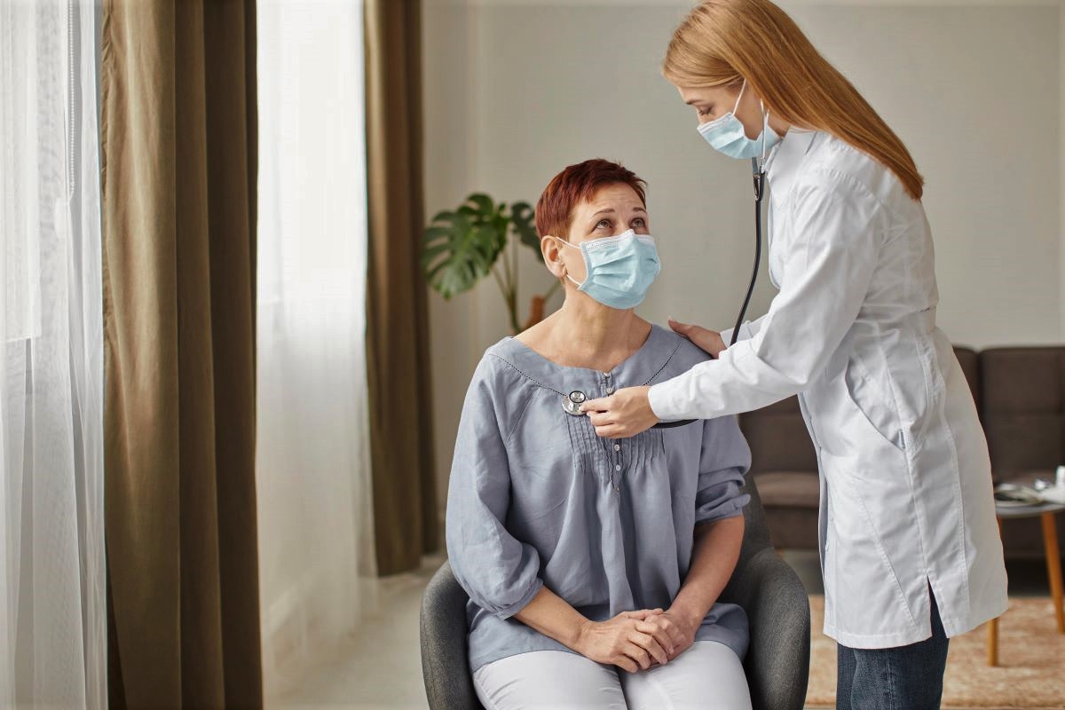elder-patient-with-medical-mask-being-checked-by-covid-recovery-center-female-doctor
